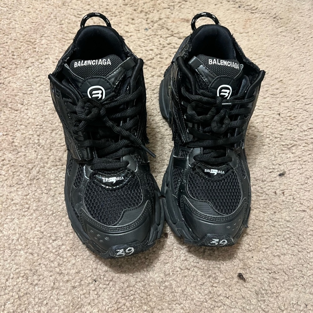 Balenciaga Black runners size 39